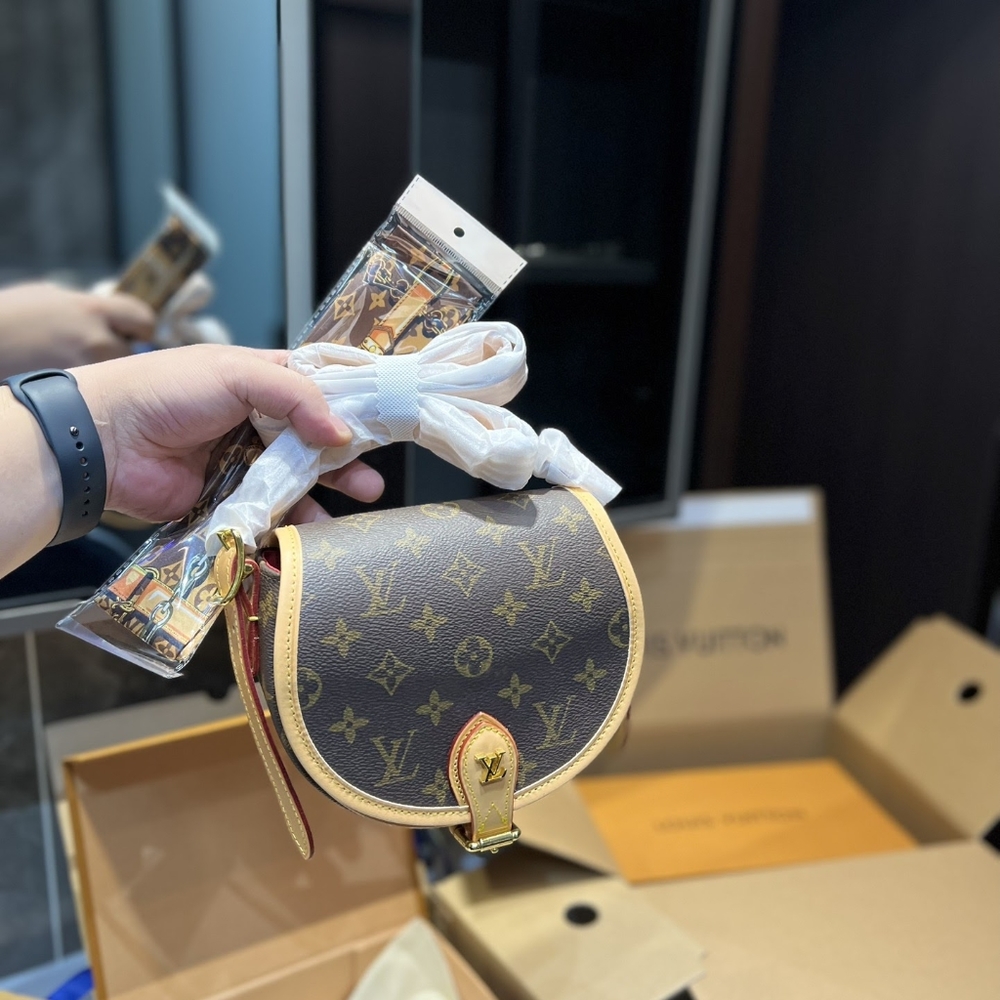 ✨🎊Authentic 💎Louis Vuitton bag